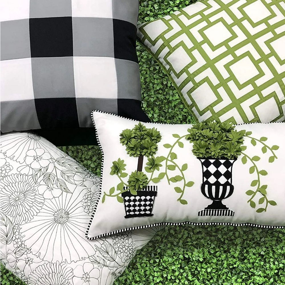 Indoor outdoor vibrant 13” x 25”throw pillow retail $59. #101